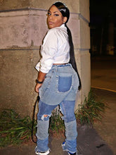 Pantalones largos de mezclilla rotos y calados
